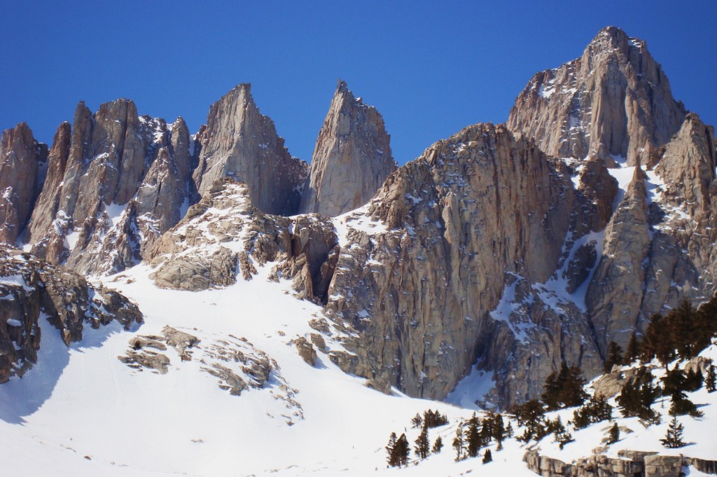 MT WHITNEY MOUNTAINEERS ROUTE SOLO SKI DESCENT | BOOTEDANDFED.COM